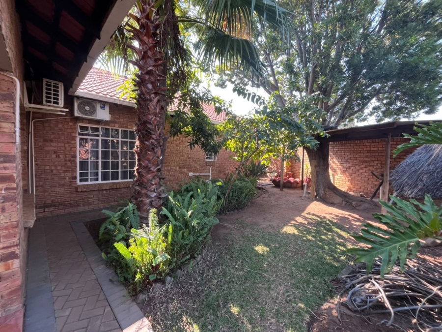 To Let 6 Bedroom Property for Rent in Bodorp North West